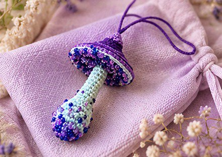 Грибок — вязаная игрушка-подвеска, фото 7